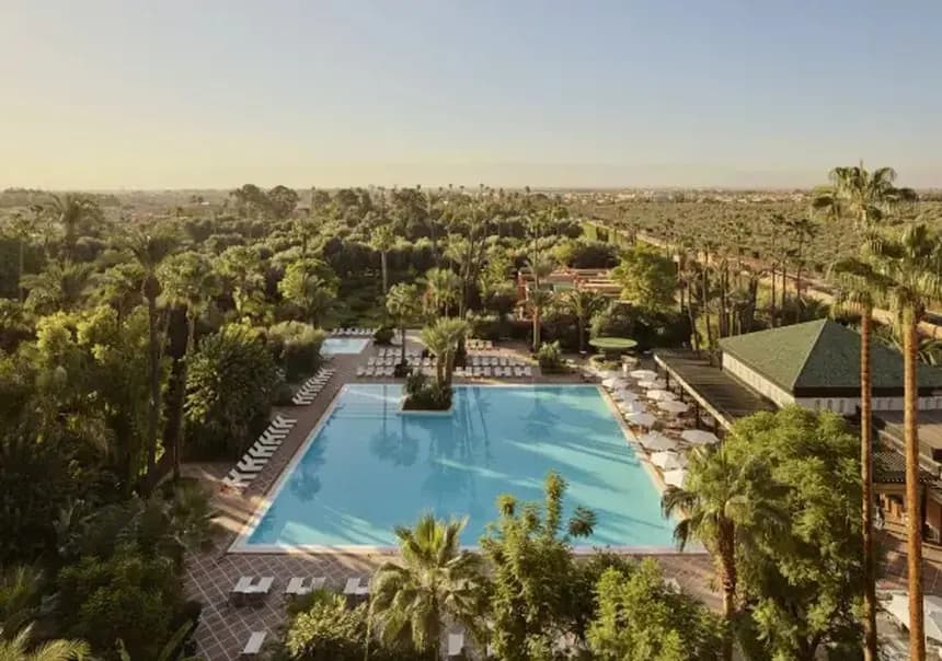 La Mamounia, Marrakech: piscina rodeada de jardines de palmeras